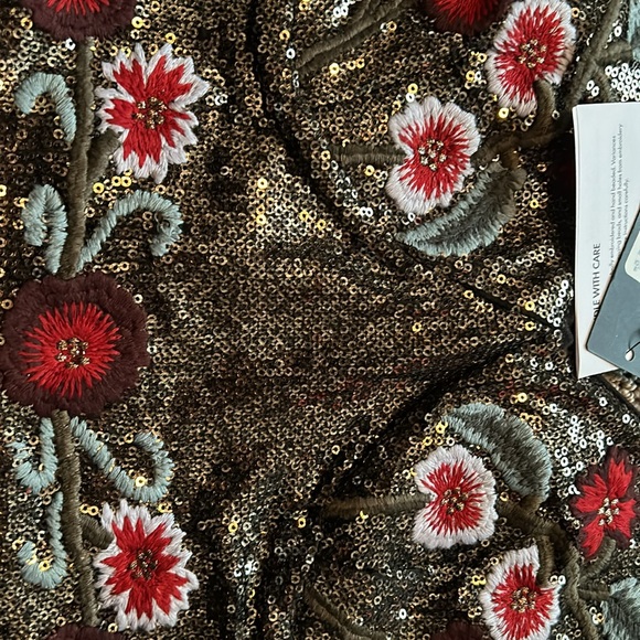 Sequin cropped top, gorgeous piece, size small. - Picture 3 of 5